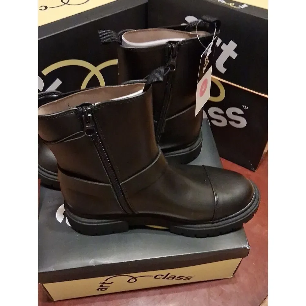Girls Black Crosby Boots Size 4 Art Class New In Box
